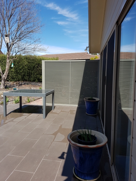 Aluminium louvre privacy screen